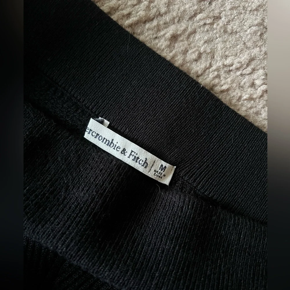 NWT Abercrombie & Fitch Ribbed Knit Skirt Black size Medium